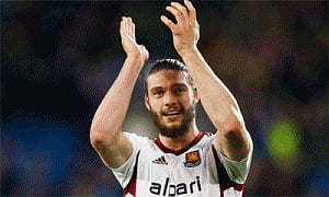 English striker Carroll announces fiancee's pregnancy
