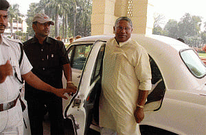 Speaker disqualifies four JD(U) MlAs