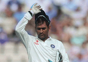 Emotional fans flood Twitter over Dhoni's Test retirement
