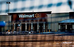 2-year-old boy accidentally shoots, kills mother at US store