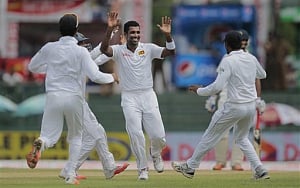 Rain mars first day's play in third India-Sri lanka Test