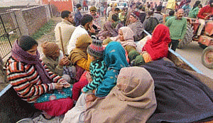 Pakistan shelling forces border residents to migrate