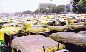Stranded commuters find solace in metro, DTC buses