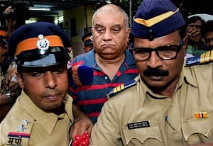 Peter Mukerjea grilled; Indrani reaches police station