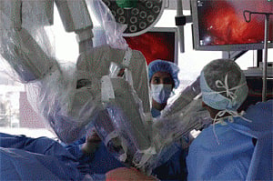 Indian-American doctor trains peers in robot-assisted surgery