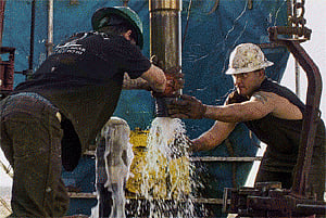 Oil prices fall amid ample supplies