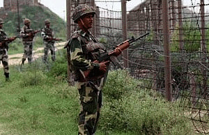 Pakistan violates ceasefire twice, jawan injured
