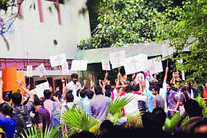 It's 'AAP' test at Delhi University
