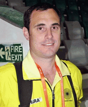 Goalkeeping coach Staniforth conducts camp