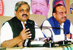 'AAP Govt fails to provide medical facilities to victims'
