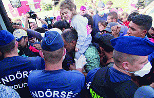 Croatia border closures leave refugees stranded
