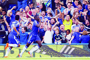 Chelsea gun down 9-man Arsenal
