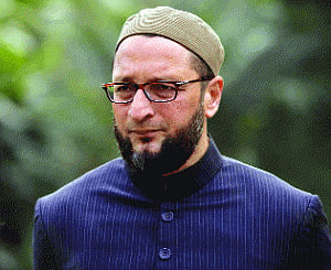 Owaisi counters allegations of Najma Heptullah