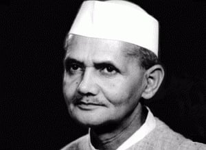 Shastri's family for probe into late PM's death, documents' release