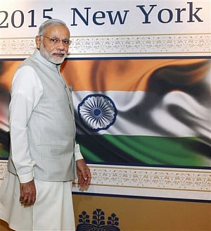 Modi takes a swipe at Congress, Vadra on graft