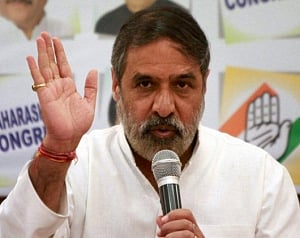 Congress attacks Modi