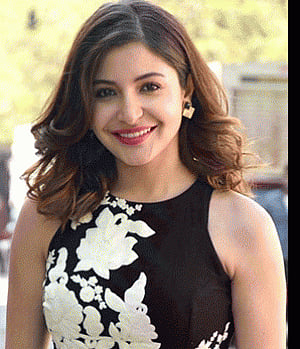 Sari in snow: Anushka takes on true blue filmy style