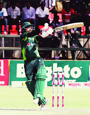 Asif shines as Pakistan win