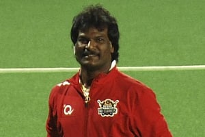 Dhanraj Pillay bats for Pakistanis' participation in HIl