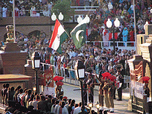 86 Indians walk back to home from Pakistan