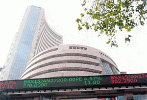Sensex down 144 points, IT stocks plunge