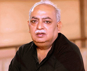 Urdu poet Munnawar Rana returns Sahitya Award on live TV