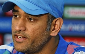 Dhoni backs struggling Raina
