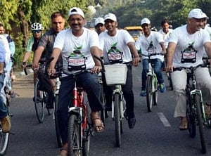 Kejriwal leads cycle-rally to mark Delhi's 'Car-Free Day'