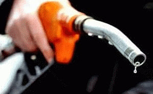 Oil prices drop amid strong US dollar