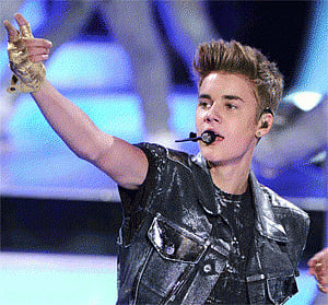 Bieber put 'everything' into relationship with Gomez