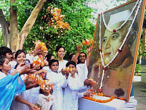 Nation remembers Nehru on 126th birth anniversary