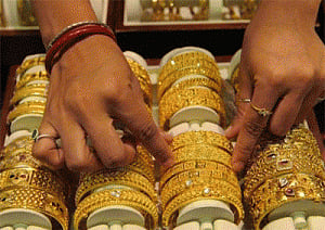 Gold futures gain 0.33% on firm global cues