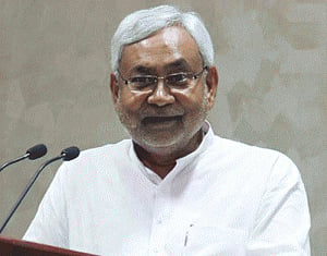 Stage set for oath ceremony of Nitish Kumar
