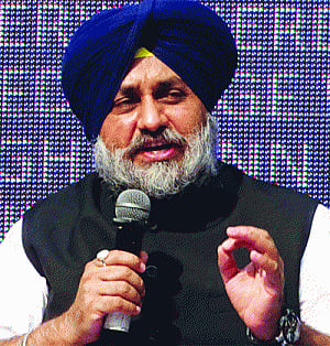 Badal calls Cong  anti-national, Capt counters charges
