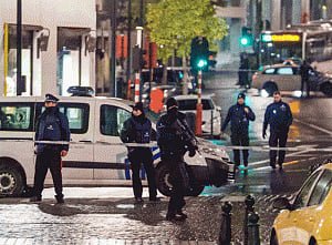 Belgium police arrest 16, Paris fugitive still at large
