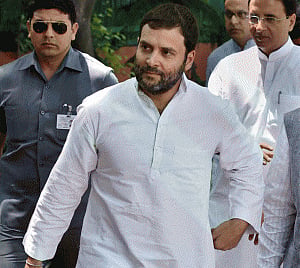 Rahul targets PM; says Cong stands with farmers, oppressed