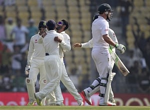 SA fall under spin pressure as India eye series win