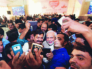 Scribes turn Diwali Milan into selfie mela