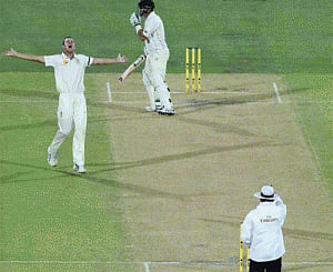 Australia pip New Zealand in first day-night Test