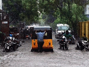 Heavy rains lash parts of TN, Puducherry:Normal life hit