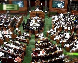 Cong protests in lS seeking apology from Minister V K Singh