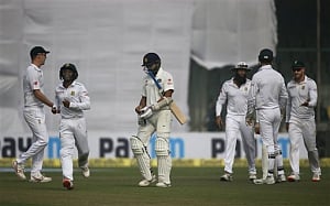 India in tatters at 139/6 at tea