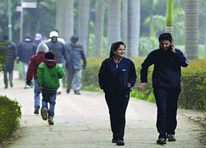 Chilly morning, clear sky greet Delhiites