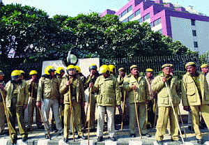 CBI raids tainted Principal Secy of Kejriwal