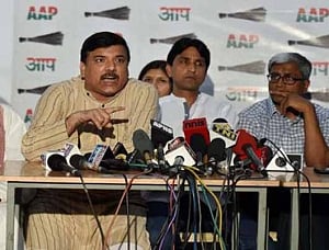 AAP calls Jaitley corrupt, asks Modi to sack him