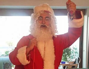 Aamir Khan turns Santa for children on X-mas