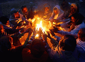 Cold wave sweeps north India, leh shivers at -16 deg C