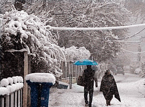 Valley freezes as 'Chillai Kalan' tightens grip over Kashmir