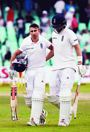 England grind towards big lead vs Proteas