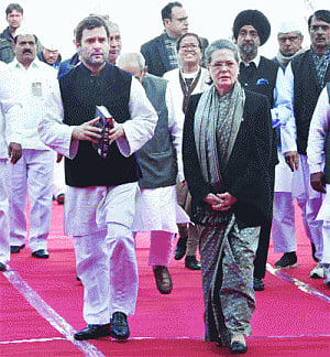 Cong mouthpiece puts foot in its mouth; staffer gets boot